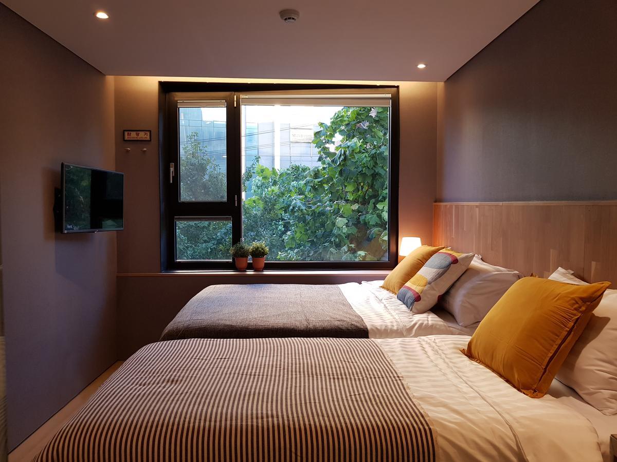 Cleo Hongdae Hostel