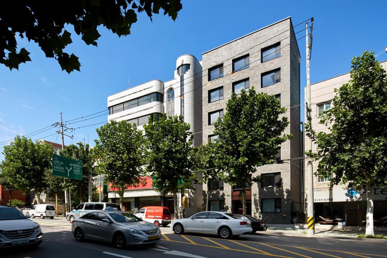 Cleo Hongdae Hostel *