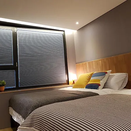 Hostel Cleo Seoul Hongdae Exterior photo