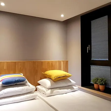 Hostel Cleo Seoul Hongdae Exterior photo