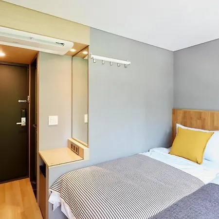 Hostel Cleo Seoul Hongdae Exterior photo