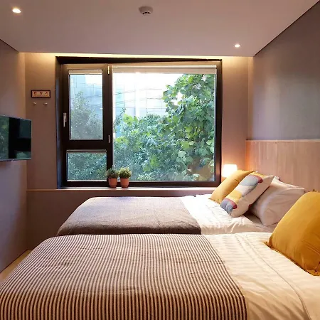 Hostel Cleo Seoul Hongdae Exterior photo